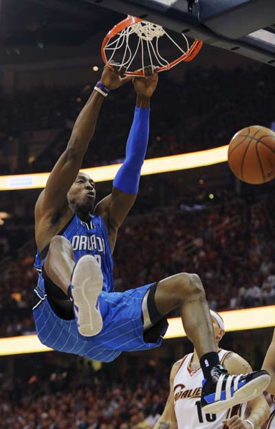 世体：巴萨与马竞在关注塞内西，而球员非常乐意去西甲踢球